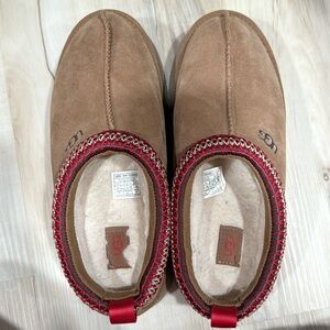 New UGG Tasman Sand/Dark Cherry Color Size 9